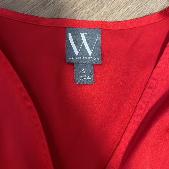 Red blouse - Picture 3 of 5